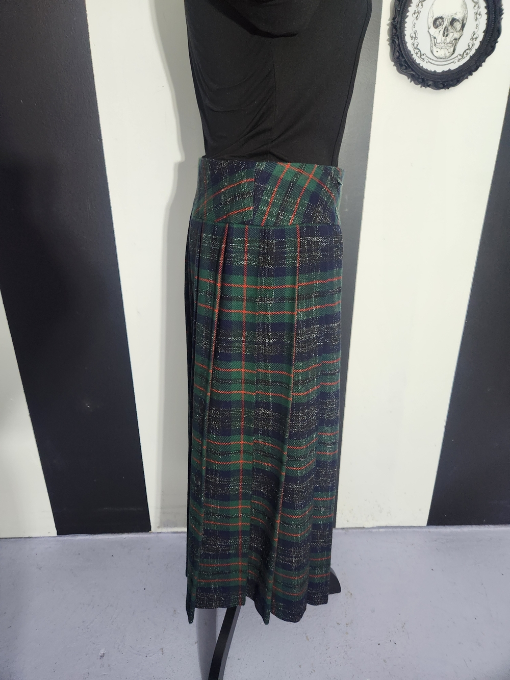 70's Green Plaid Maxi Skirt with Buttoned Waist - Picture 4 of 7